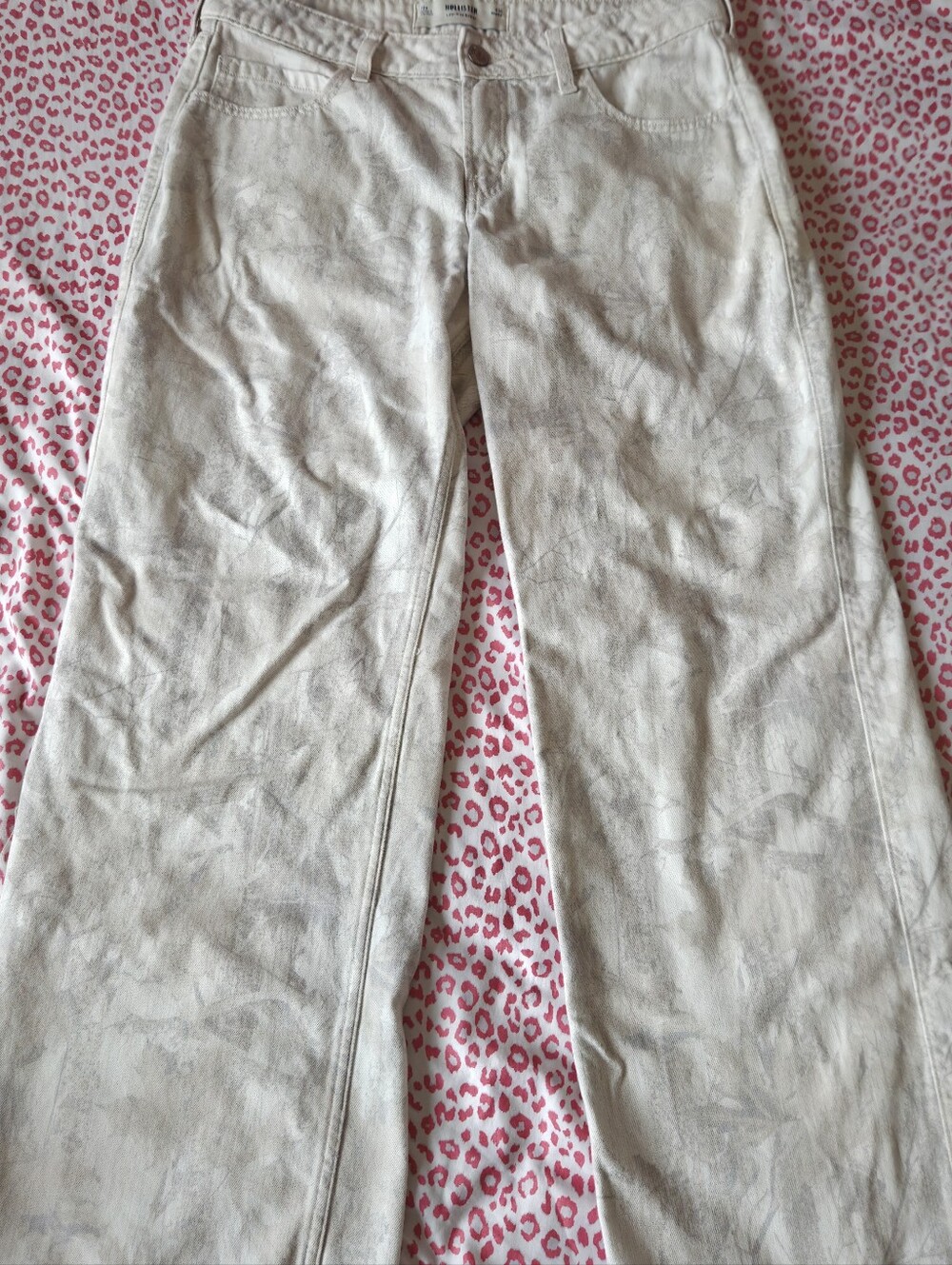 Hollister Women's Light Beige Leaf/camo Straight Leg Jeans